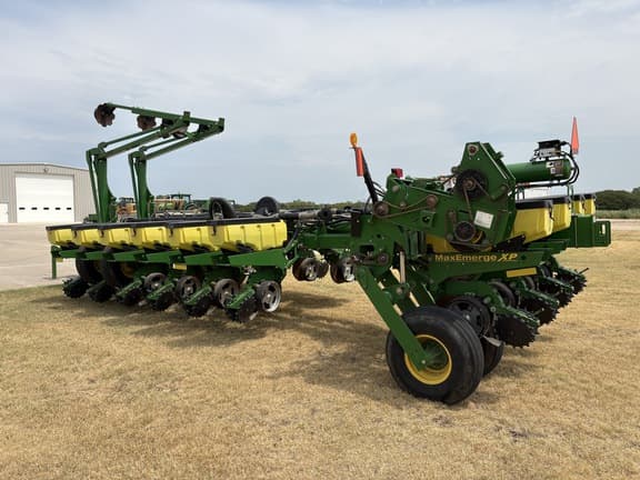 Image of John Deere 1770 equipment image 2