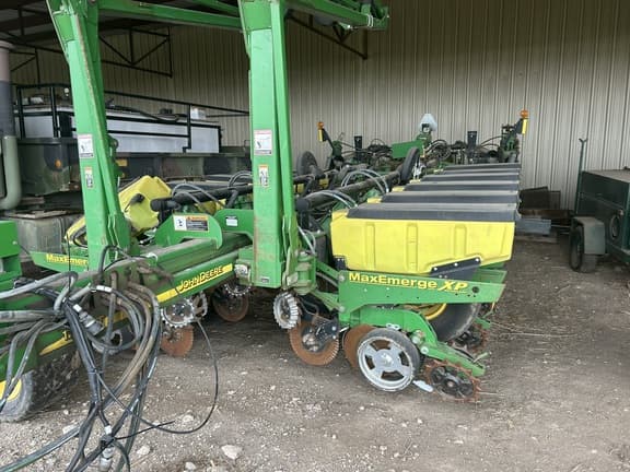 Image of John Deere 1770 equipment image 1