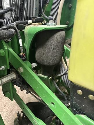 Image of John Deere 1770 equipment image 4