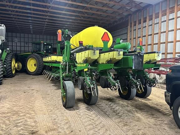Image of John Deere 1770 equipment image 1