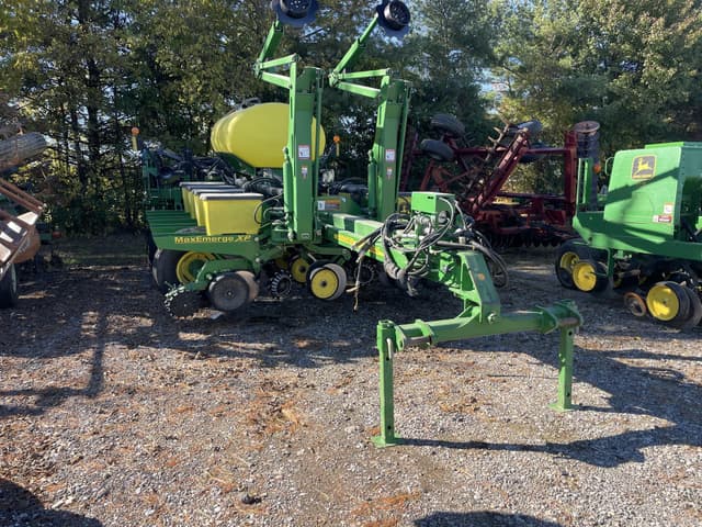 Image of John Deere 1770 equipment image 1