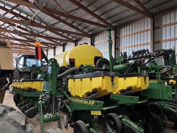 Image of John Deere 1770 equipment image 3