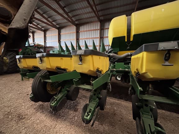 Image of John Deere 1770 equipment image 1