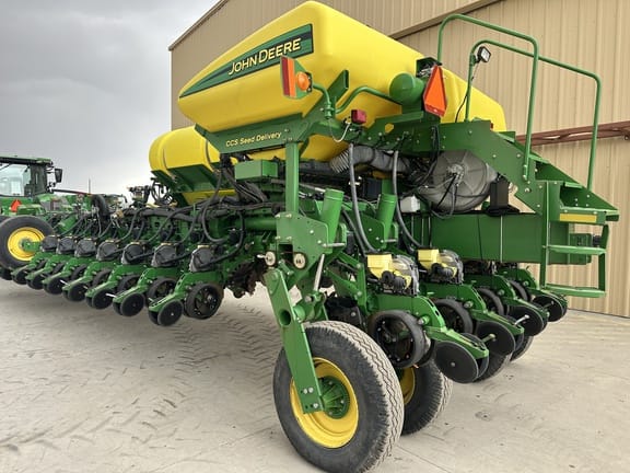 2011 John Deere 1770 Equipment Image0