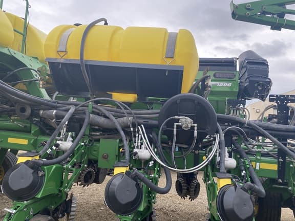 Image of John Deere 1770 equipment image 4