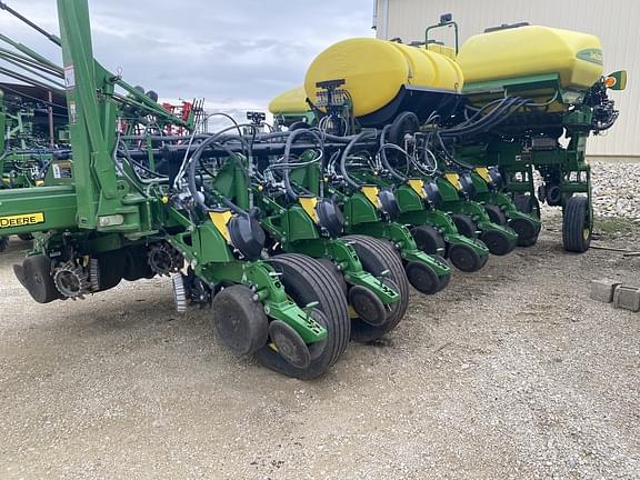 Image of John Deere 1770 equipment image 2