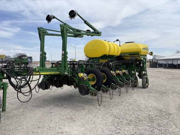 Image of John Deere 1770 equipment image 1