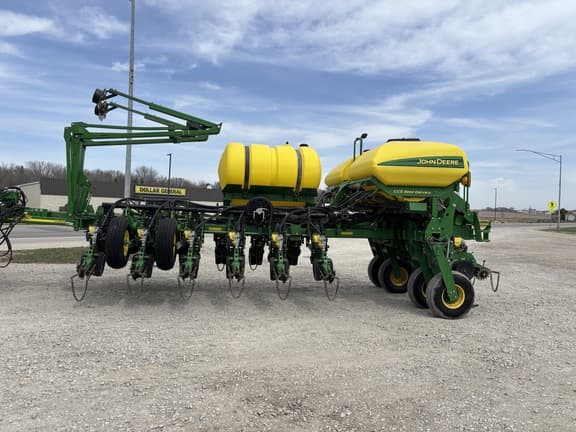 Image of John Deere 1770 equipment image 2