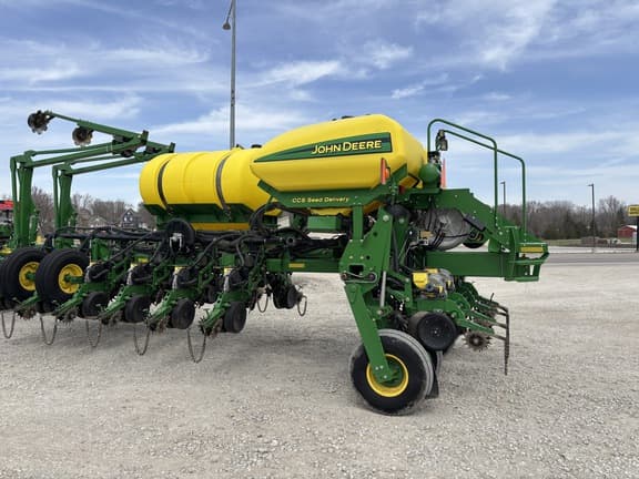 Image of John Deere 1770 equipment image 3