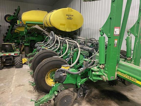 Image of John Deere 1770 equipment image 1