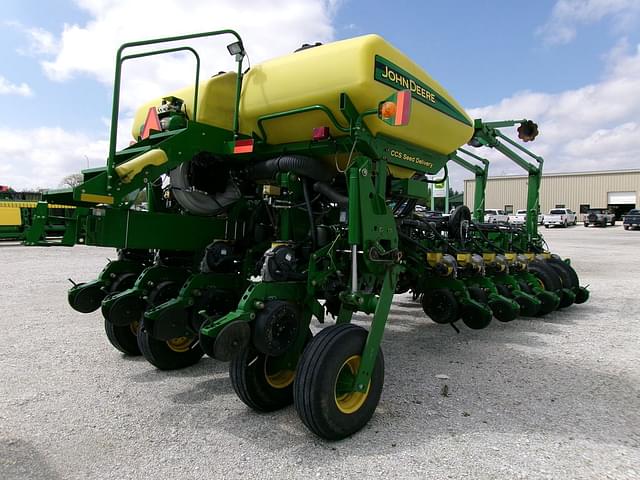 Image of John Deere 1770 equipment image 3