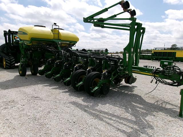 Image of John Deere 1770 equipment image 1