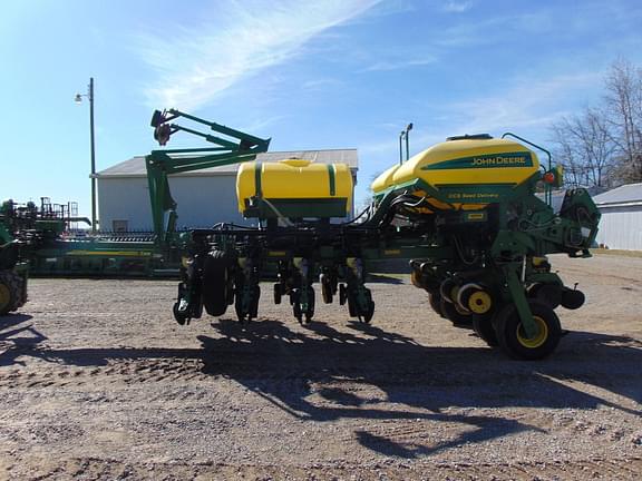 Image of John Deere 1770 equipment image 4