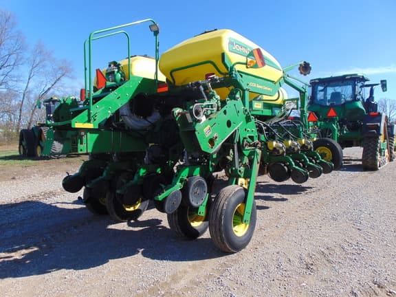Image of John Deere 1770 equipment image 2