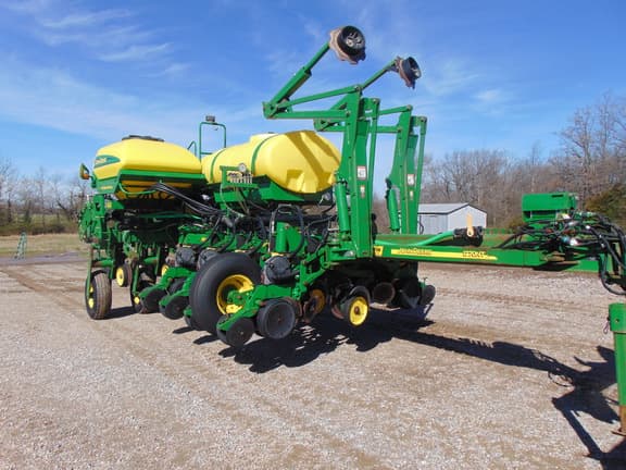 Image of John Deere 1770 equipment image 1