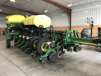 Main image John Deere 1770
