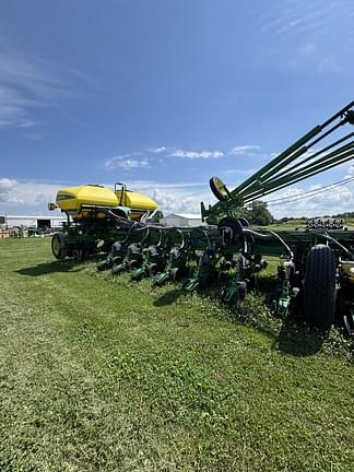 Image of John Deere 1770 equipment image 1