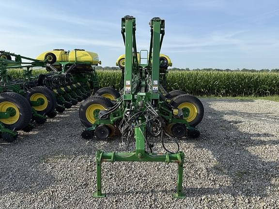 Image of John Deere 1770 equipment image 1