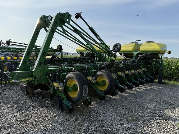 Image of John Deere 1770 equipment image 2