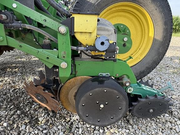 Image of John Deere 1770 equipment image 3