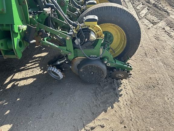 Image of John Deere 1770 equipment image 2