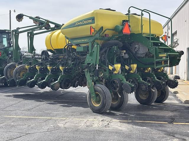 Image of John Deere 1770 equipment image 2