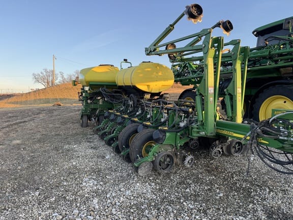 Main image John Deere 1770