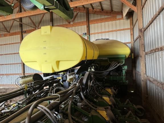 Image of John Deere 1770 equipment image 3