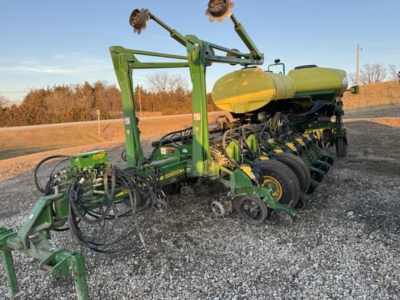Image of John Deere 1770 equipment image 1