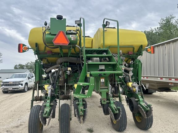 Image of John Deere 1770 equipment image 2