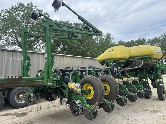 2011 John Deere 1770 Equipment Image0