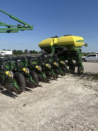 Image of John Deere 1770 equipment image 2
