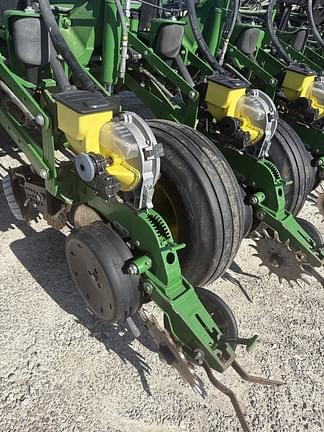 Image of John Deere 1770 equipment image 3