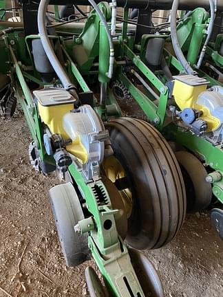 Image of John Deere 1770 equipment image 4