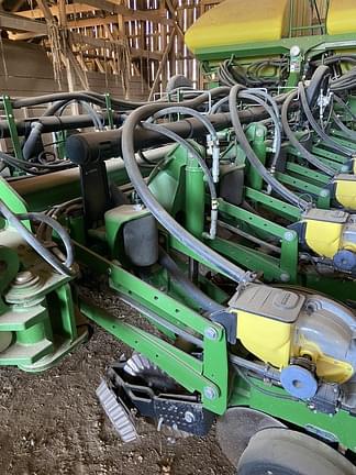 Image of John Deere 1770 equipment image 1