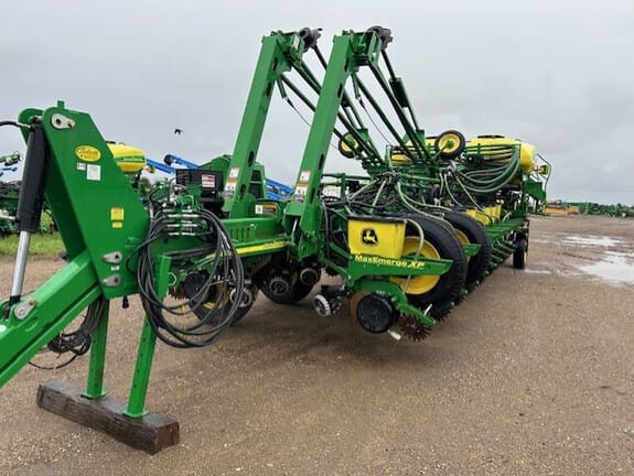 2011 John Deere 1770 Equipment Image0