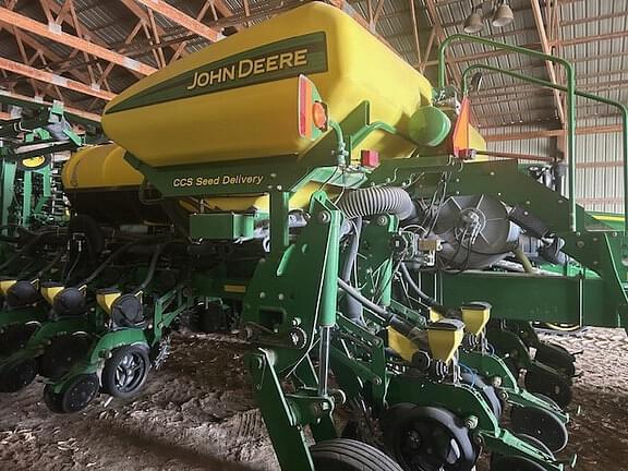 Image of John Deere 1770 Image 1