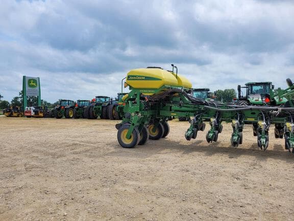 Image of John Deere 1770 equipment image 2