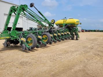 Main image John Deere 1770