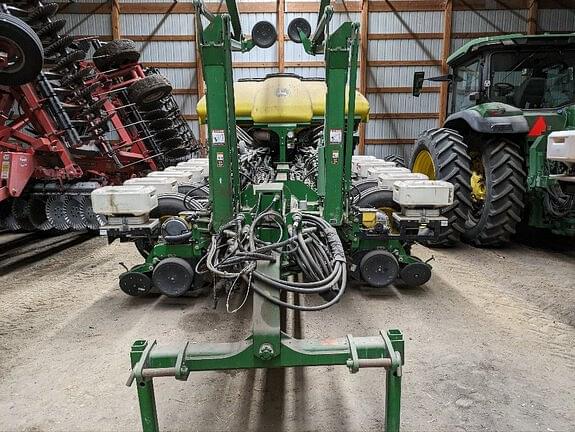 Image of John Deere 1770 equipment image 1