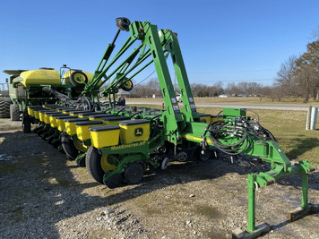 Main image John Deere 1770