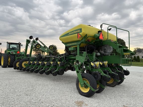 Image of John Deere 1770 equipment image 3