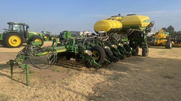 2011 John Deere 1770 Equipment Image0