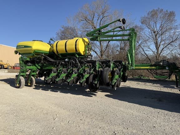 Image of John Deere 1770 equipment image 3