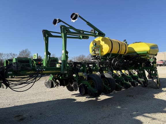 Image of John Deere 1770 equipment image 1