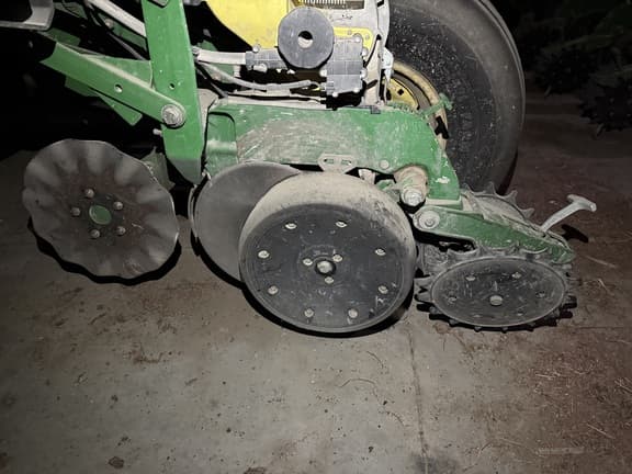 Image of John Deere 1770 equipment image 3