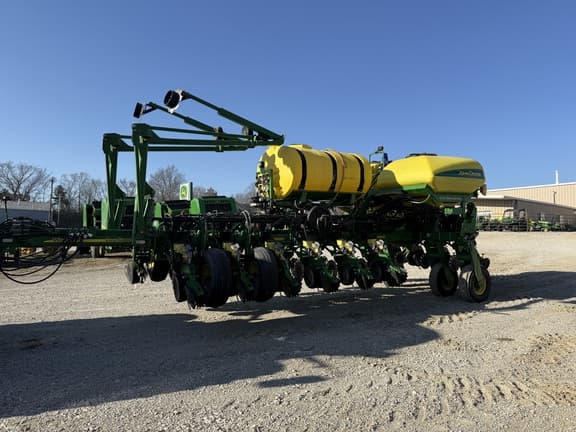 Image of John Deere 1770 equipment image 2