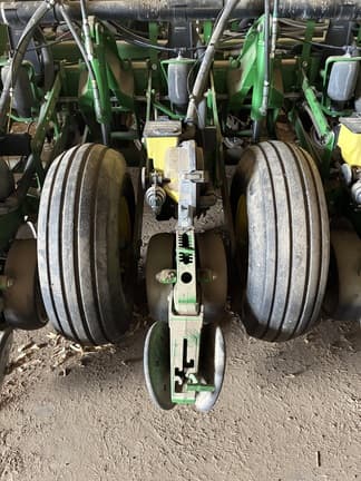 Image of John Deere 1770 equipment image 4