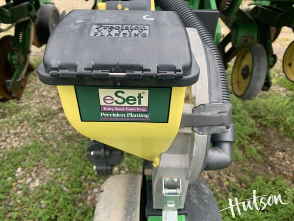 Image of John Deere 1770 equipment image 2