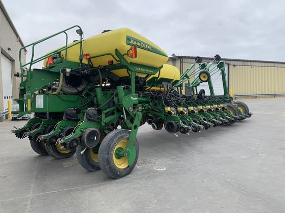 Image of John Deere 1770 equipment image 2